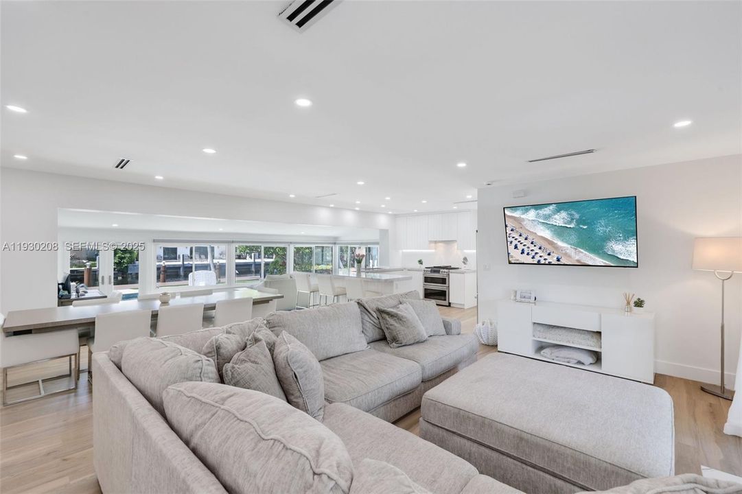 For Sale: $1,699,000 (3 beds, 3 baths, 1790 Square Feet)