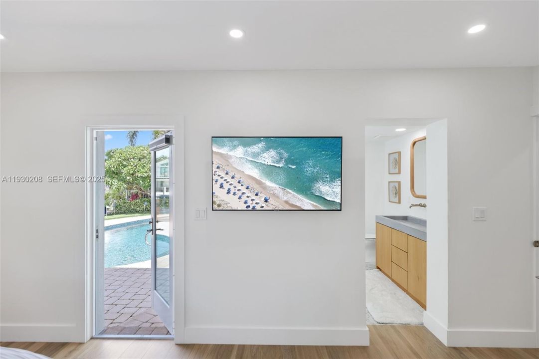 For Sale: $1,699,000 (3 beds, 3 baths, 1790 Square Feet)