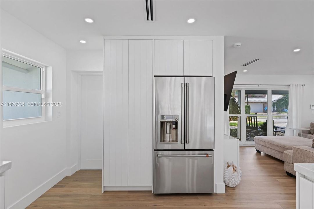 For Sale: $1,699,000 (3 beds, 3 baths, 1790 Square Feet)