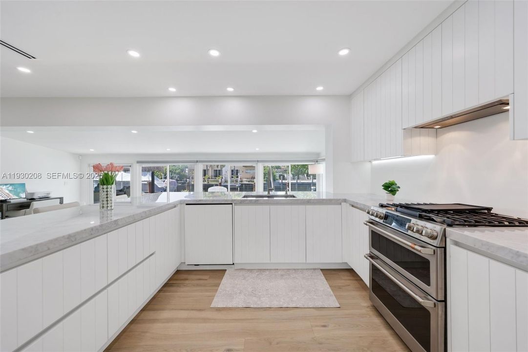 For Sale: $1,699,000 (3 beds, 3 baths, 1790 Square Feet)