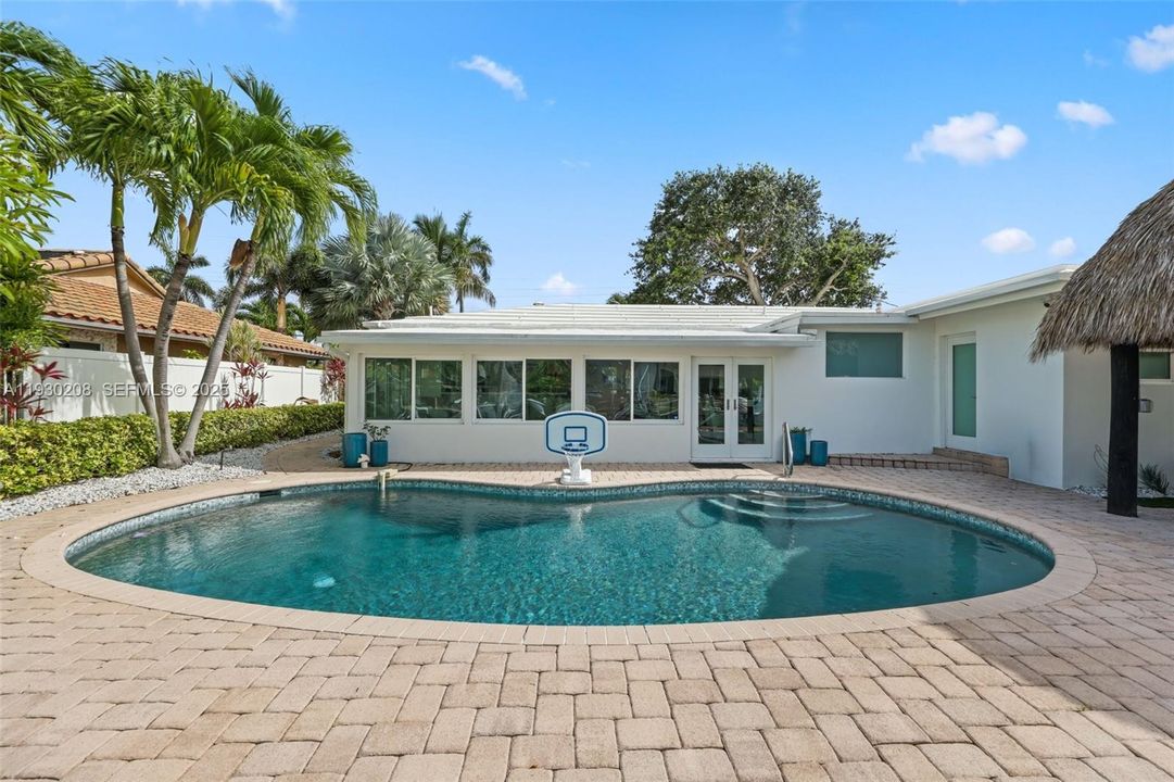 For Sale: $1,699,000 (3 beds, 3 baths, 1790 Square Feet)