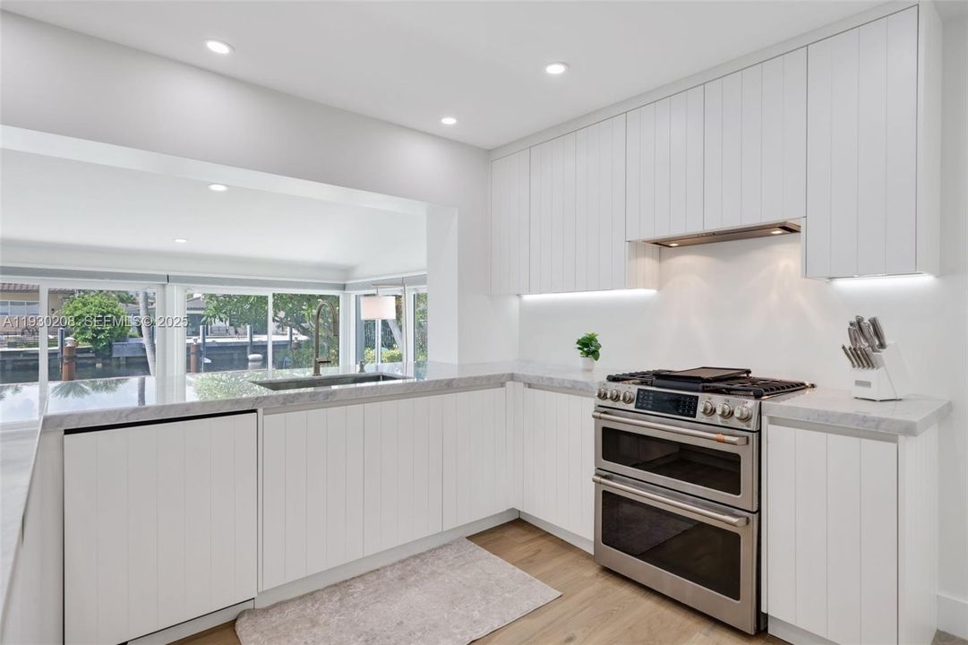 For Sale: $1,699,000 (3 beds, 3 baths, 1790 Square Feet)