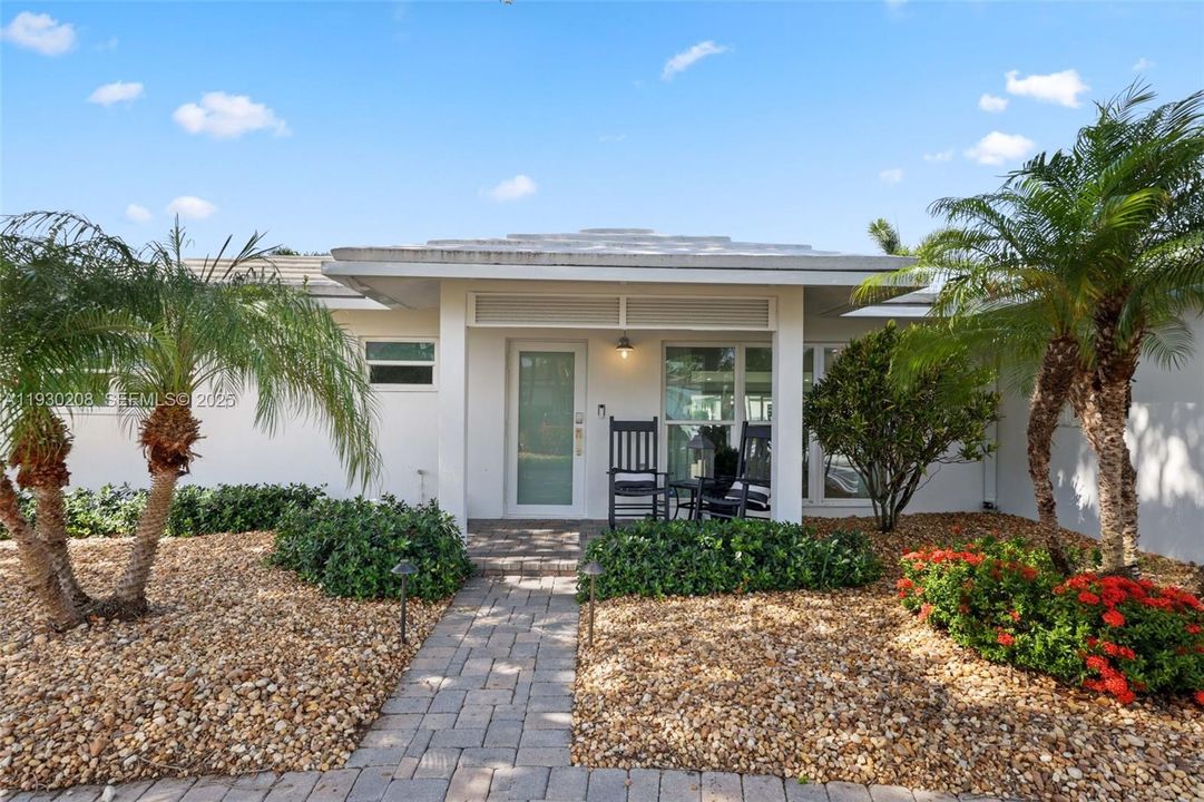 For Sale: $1,699,000 (3 beds, 3 baths, 1790 Square Feet)