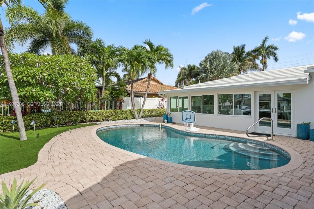 For Sale: $1,699,000 (3 beds, 3 baths, 1790 Square Feet)