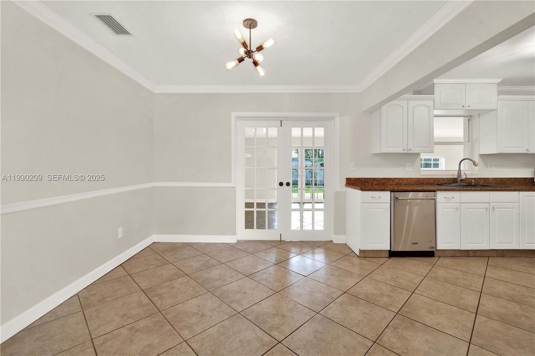 For Sale: $695,000 (4 beds, 3 baths, 1949 Square Feet)