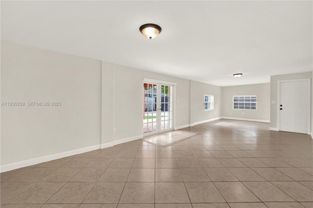 For Sale: $695,000 (4 beds, 3 baths, 1949 Square Feet)