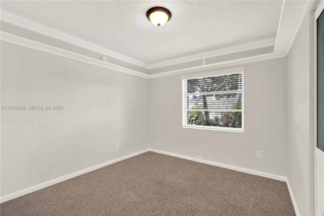 For Sale: $695,000 (4 beds, 3 baths, 1949 Square Feet)