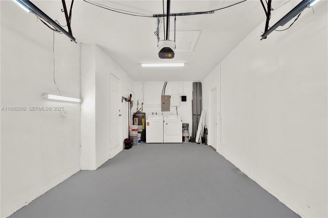 For Sale: $695,000 (4 beds, 3 baths, 1949 Square Feet)