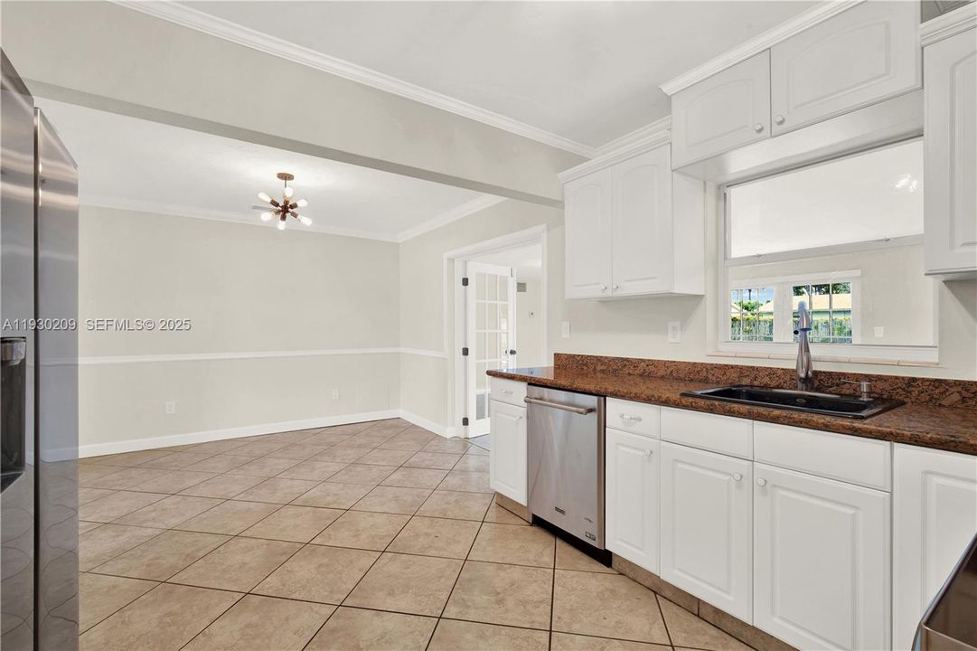 For Sale: $695,000 (4 beds, 3 baths, 1949 Square Feet)