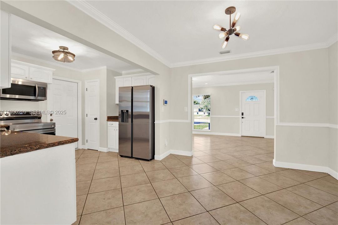 For Sale: $695,000 (4 beds, 3 baths, 1949 Square Feet)