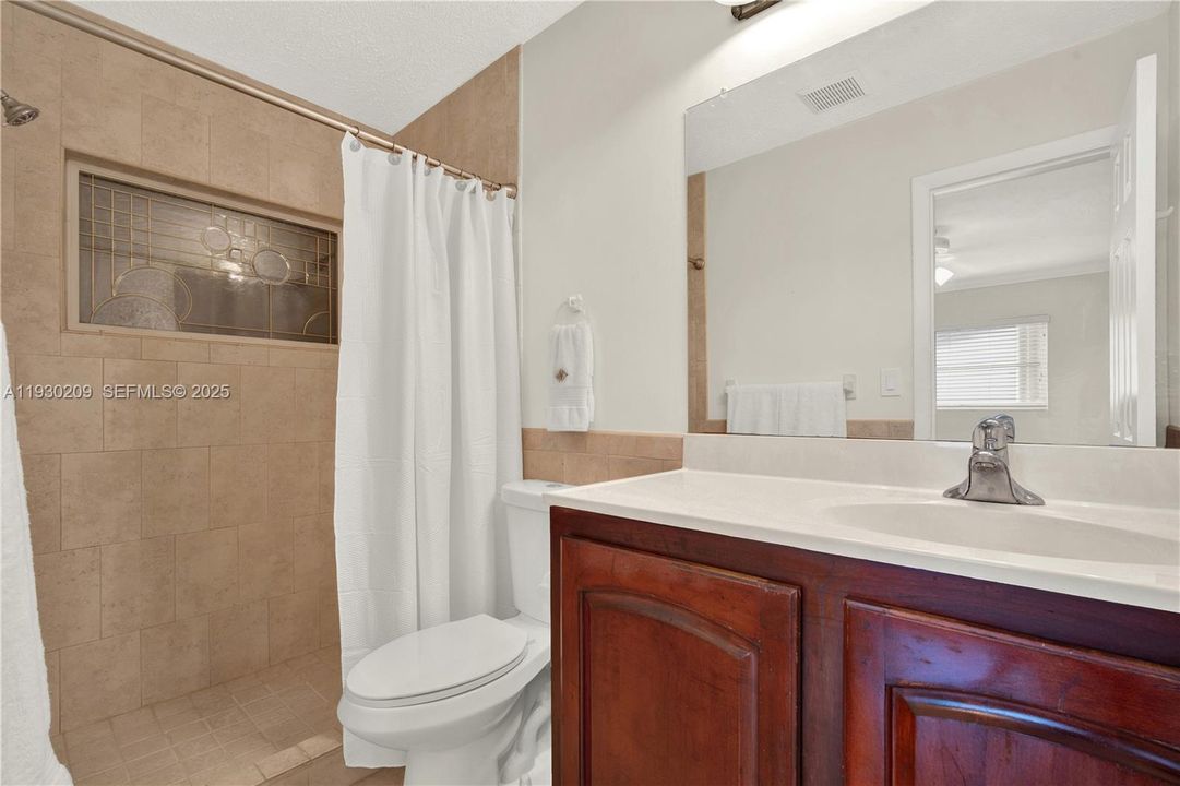 For Sale: $695,000 (4 beds, 3 baths, 1949 Square Feet)