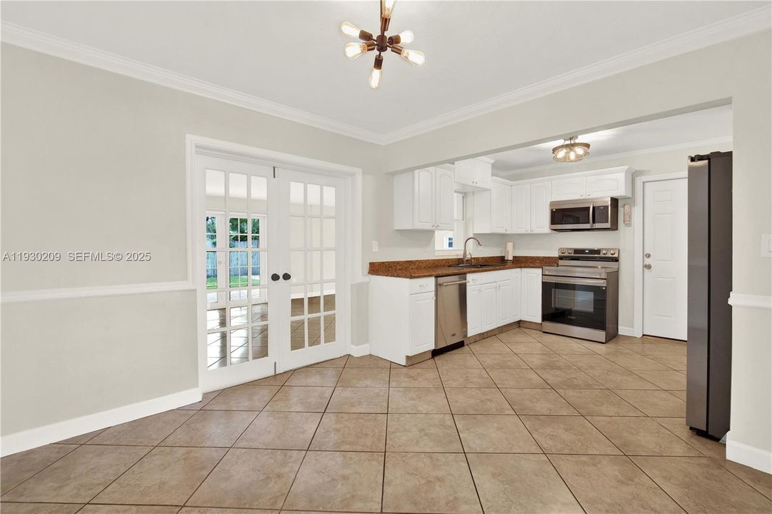 For Sale: $695,000 (4 beds, 3 baths, 1949 Square Feet)