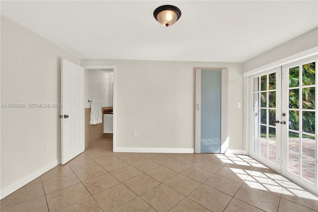 For Sale: $695,000 (4 beds, 3 baths, 1949 Square Feet)