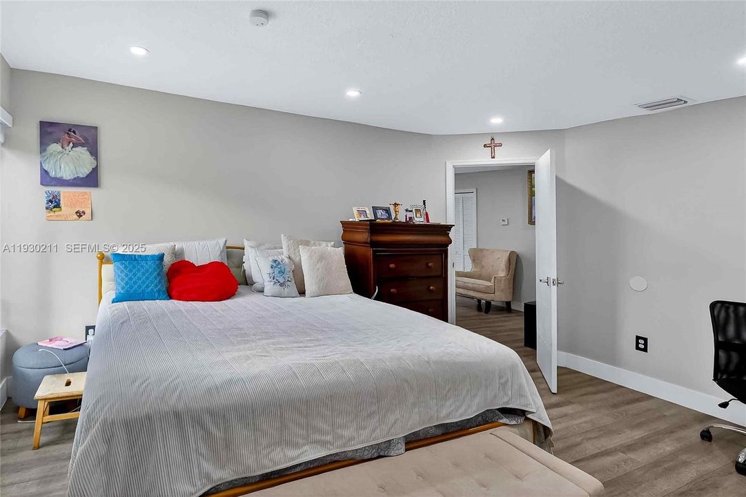 For Sale: $599,000 (3 beds, 2 baths, 1450 Square Feet)