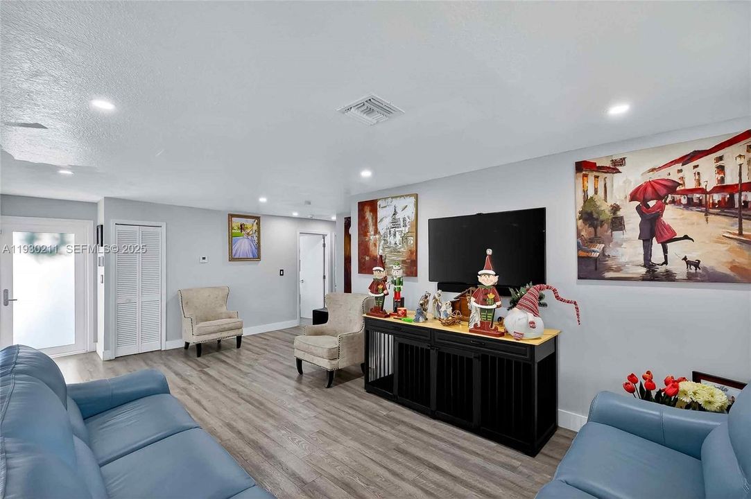 For Sale: $599,000 (3 beds, 2 baths, 1450 Square Feet)