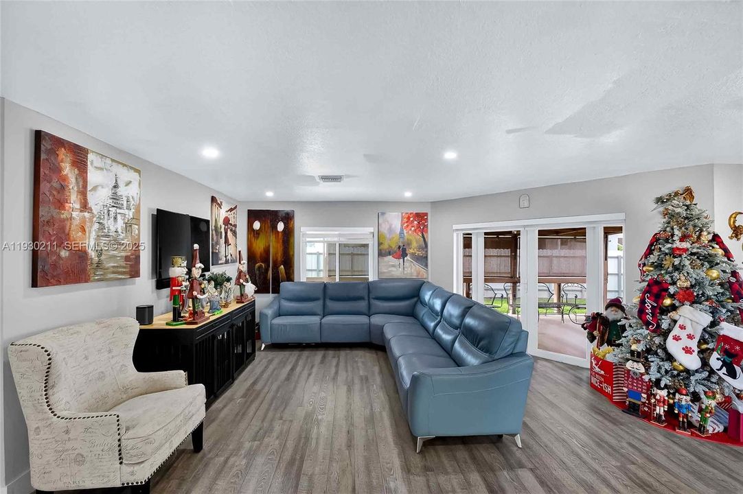 For Sale: $599,000 (3 beds, 2 baths, 1450 Square Feet)