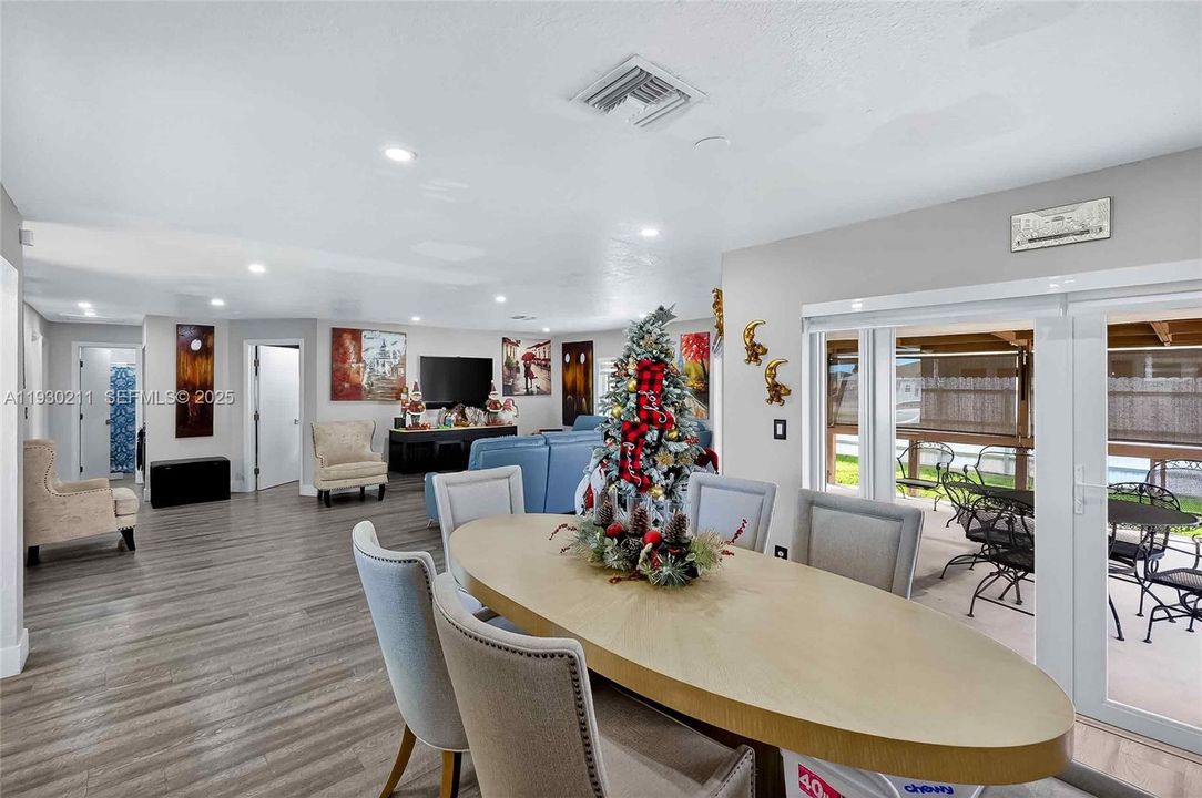 For Sale: $599,000 (3 beds, 2 baths, 1450 Square Feet)