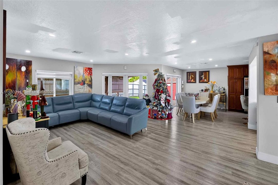 For Sale: $599,000 (3 beds, 2 baths, 1450 Square Feet)