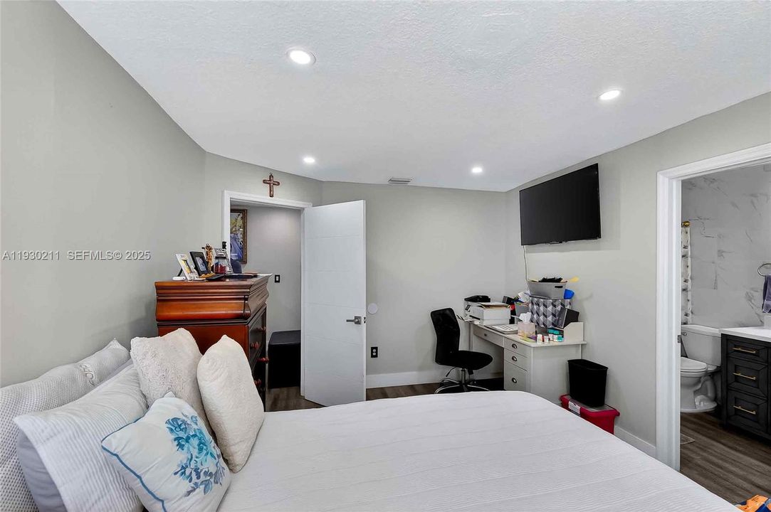 For Sale: $599,000 (3 beds, 2 baths, 1450 Square Feet)