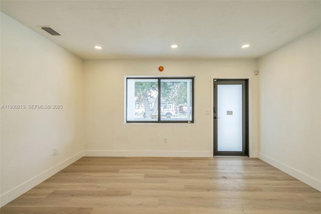 For Rent: $3,600 (4 beds, 2 baths, 1542 Square Feet)