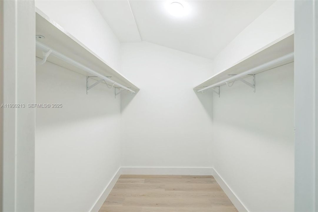 For Rent: $3,600 (4 beds, 2 baths, 1542 Square Feet)