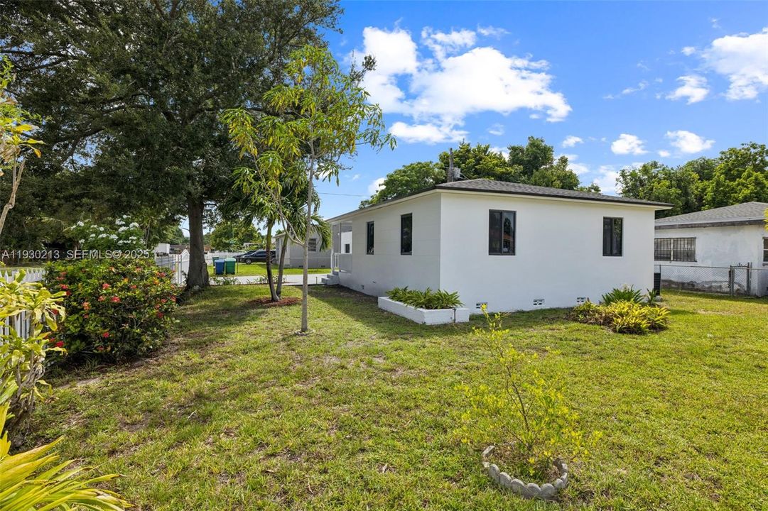 For Rent: $3,600 (4 beds, 2 baths, 1542 Square Feet)