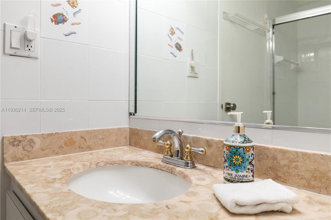 На продажу: $359,000 (1 спален, 1 ванн, 847 Квадратных фут)