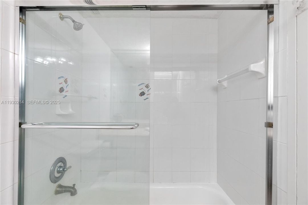 На продажу: $359,000 (1 спален, 1 ванн, 847 Квадратных фут)