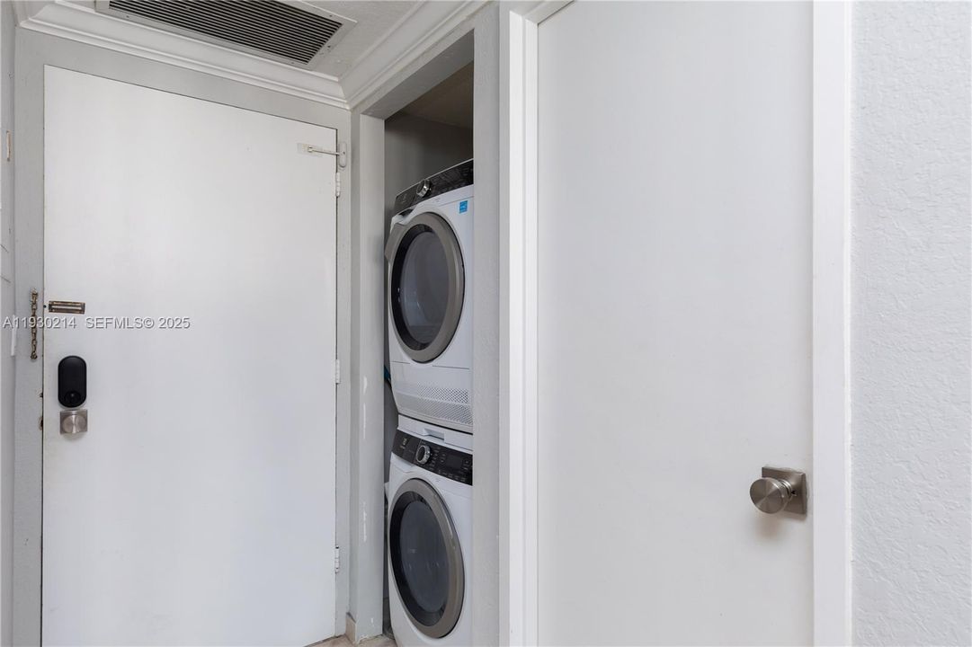 На продажу: $359,000 (1 спален, 1 ванн, 847 Квадратных фут)