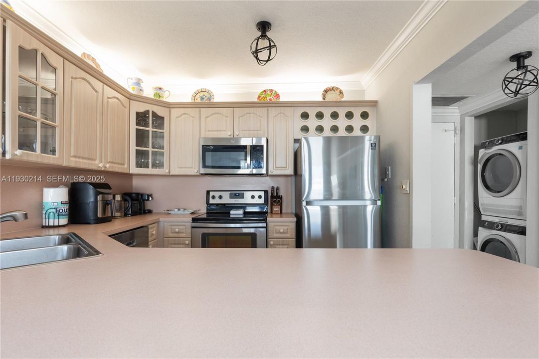 На продажу: $359,000 (1 спален, 1 ванн, 847 Квадратных фут)