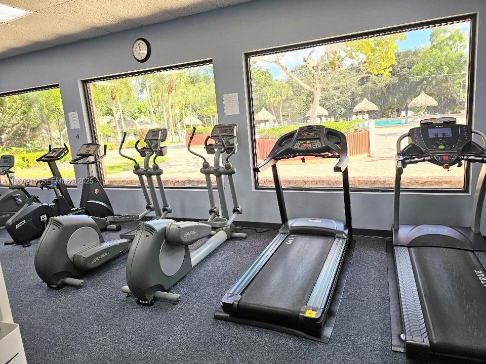 For Sale: $134,900 (2 beds, 2 baths, 958 Square Feet)