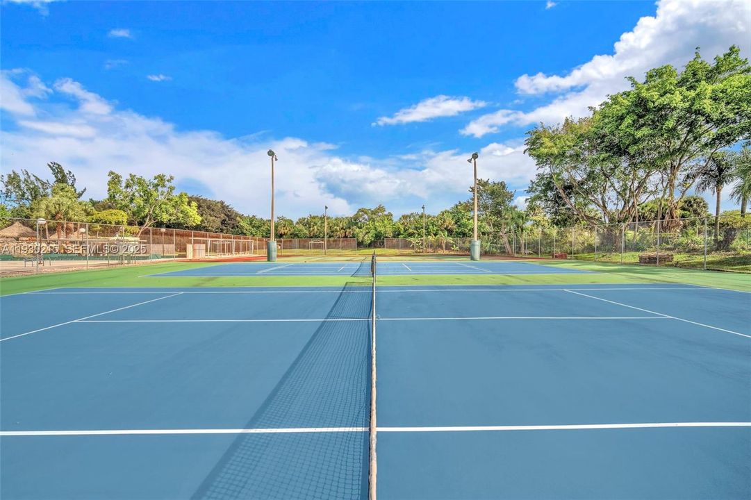 For Sale: $134,900 (2 beds, 2 baths, 958 Square Feet)