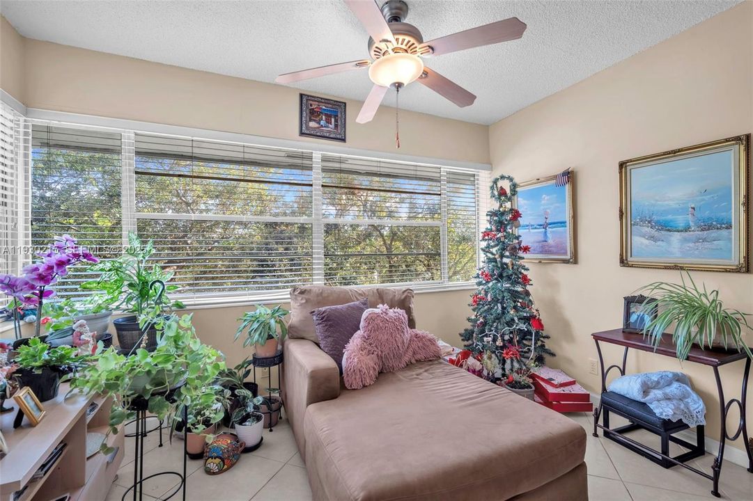 For Sale: $134,900 (2 beds, 2 baths, 958 Square Feet)