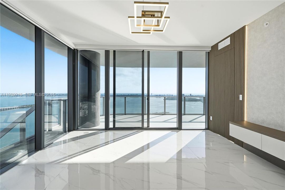 For Sale: $3,289,000 (4 beds, 5 baths, 2686 Square Feet)