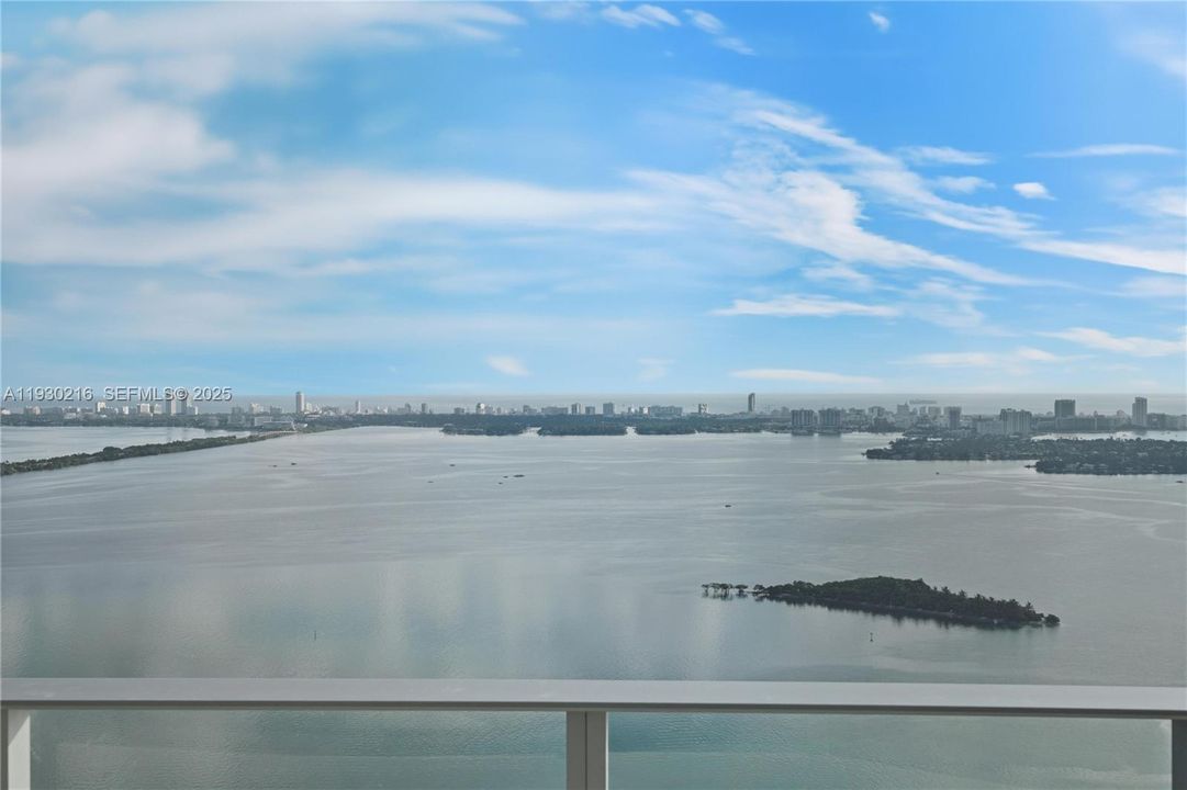 For Sale: $3,289,000 (4 beds, 5 baths, 2686 Square Feet)