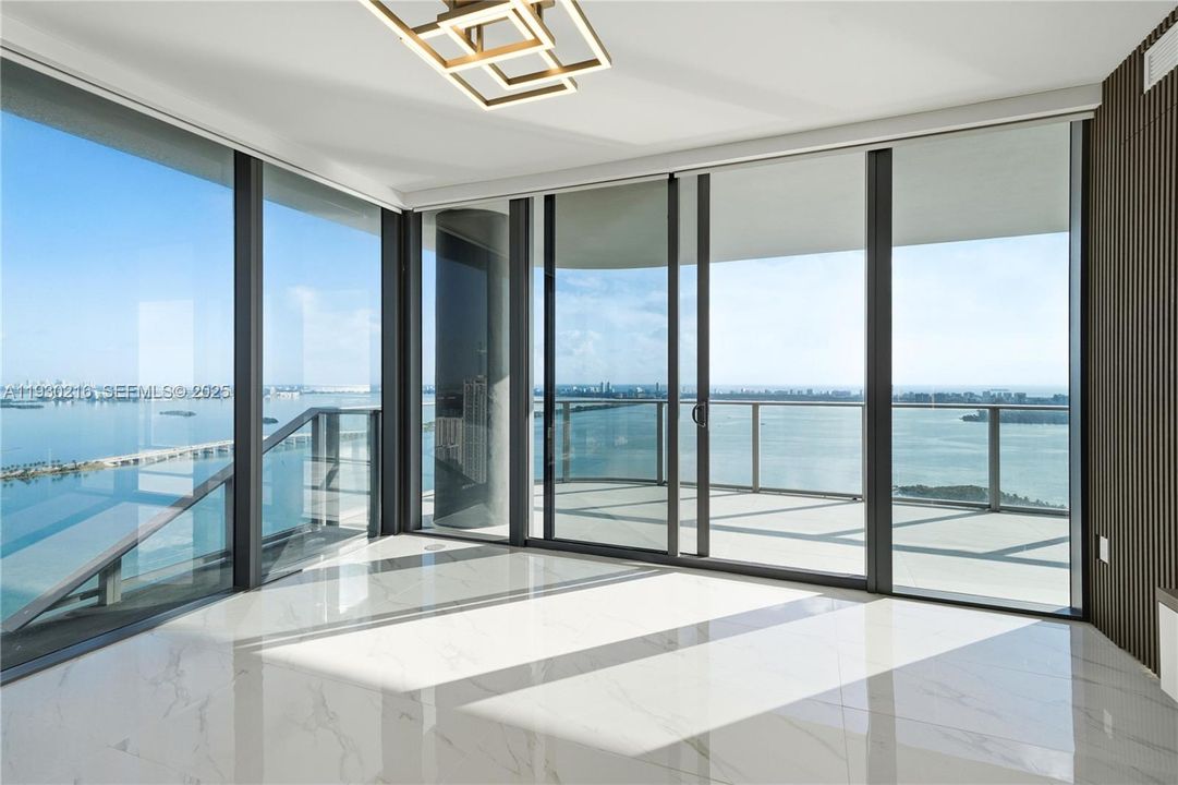 For Sale: $3,289,000 (4 beds, 5 baths, 2686 Square Feet)