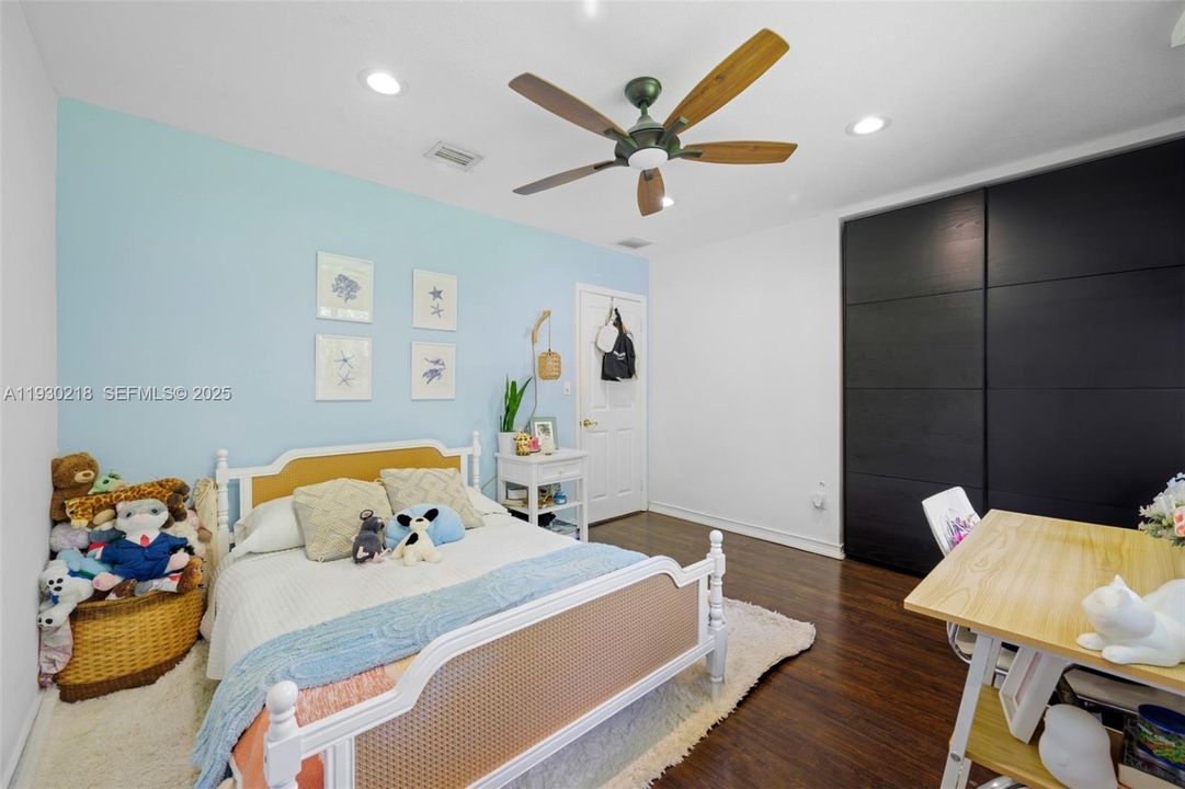 En Renta: $5,800 (5 camas, 3 baños, 2290 Pies cuadrados)