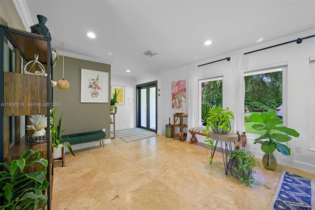 En Renta: $5,800 (5 camas, 3 baños, 2290 Pies cuadrados)