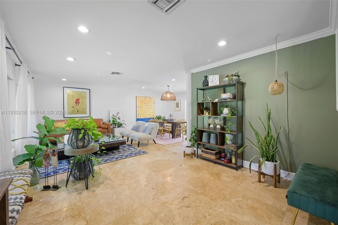 En Renta: $5,800 (5 camas, 3 baños, 2290 Pies cuadrados)