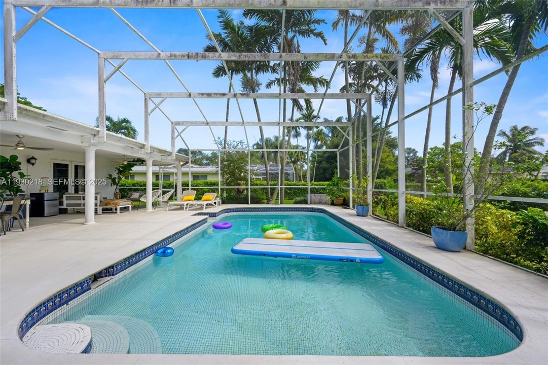 En Renta: $5,800 (5 camas, 3 baños, 2290 Pies cuadrados)