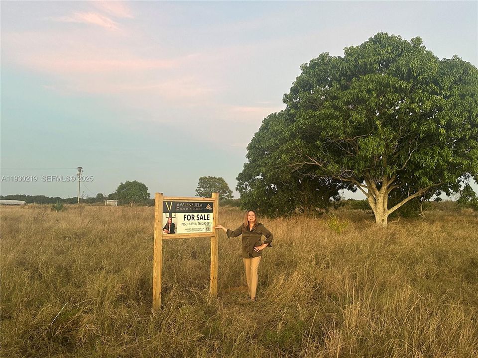 На продажу: $300,000 (9.59 acres)