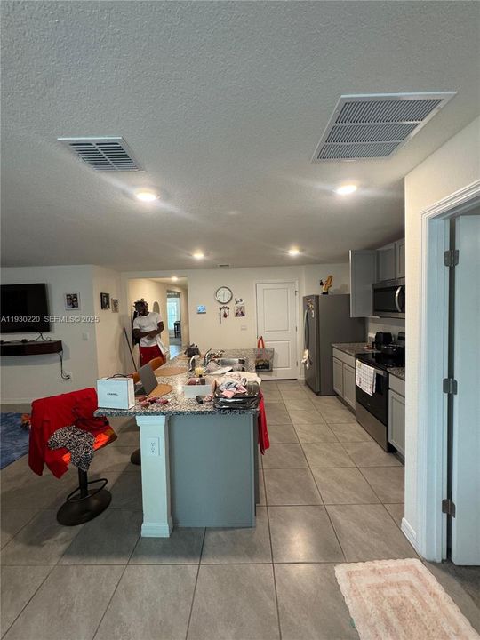 待售: $295,000 (3 贝兹, 2 浴室, 0 平方英尺)