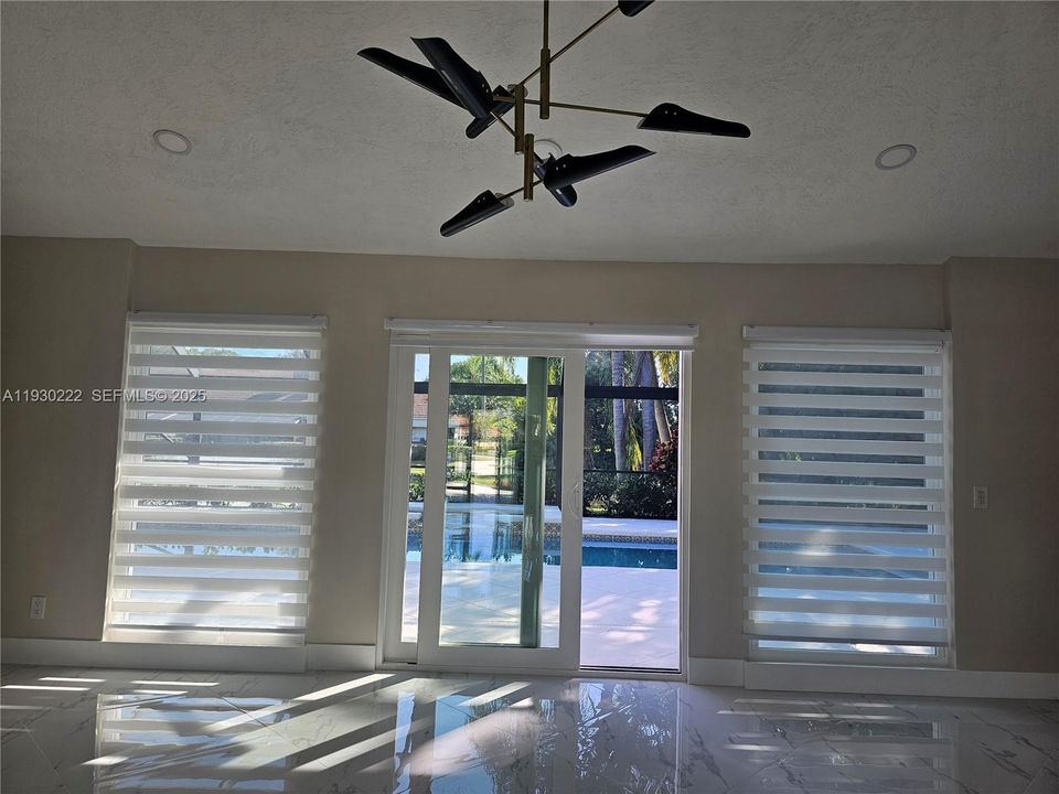 出租: $14,200 (4 贝兹, 2 浴室, 0 平方英尺)