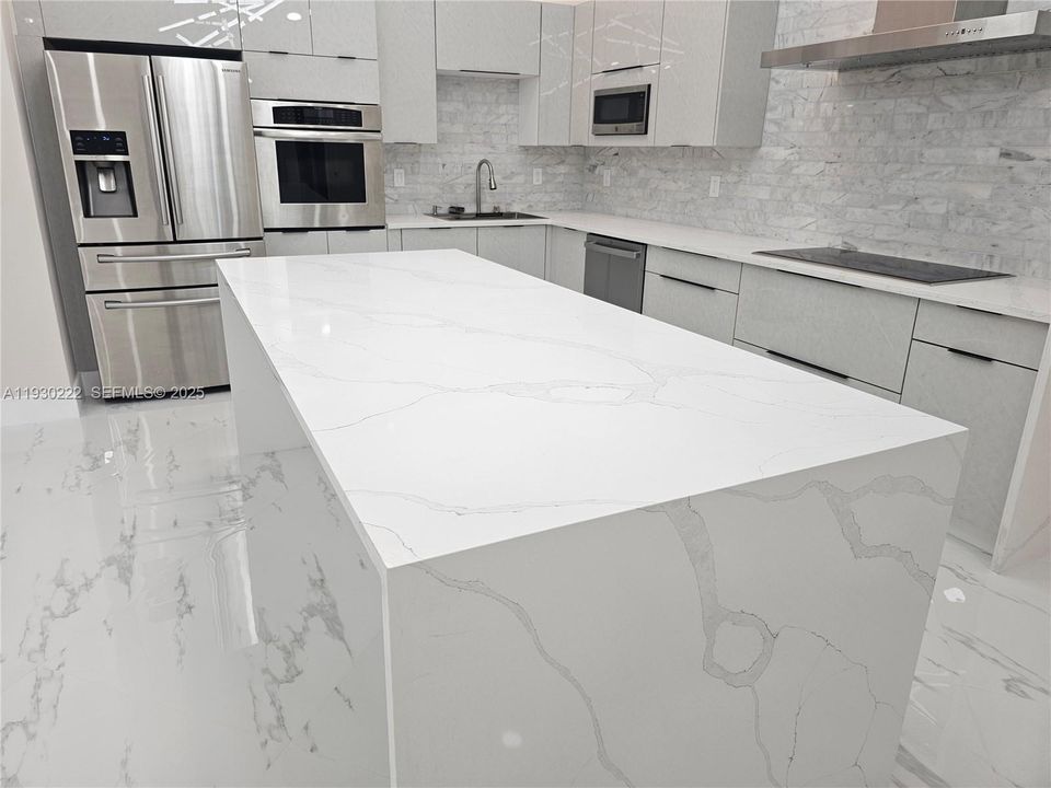 出租: $14,200 (4 贝兹, 2 浴室, 0 平方英尺)