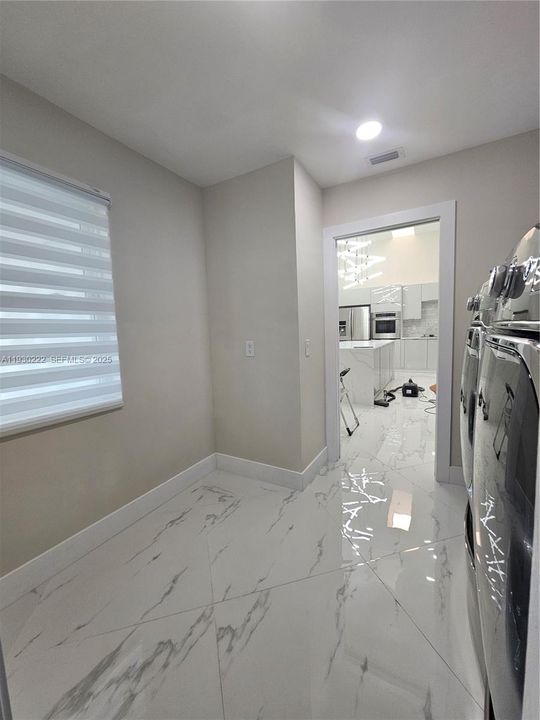 出租: $14,200 (4 贝兹, 2 浴室, 0 平方英尺)