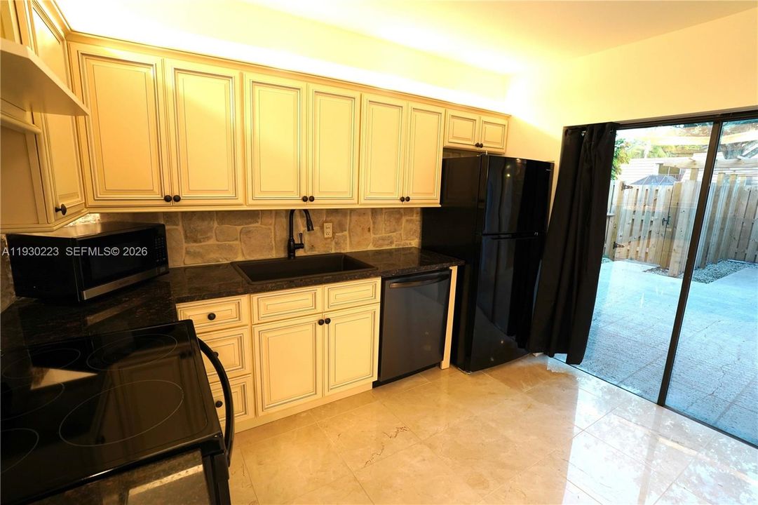 En Venta: $430,000 (2 camas, 2 baños, 0 Pies cuadrados)