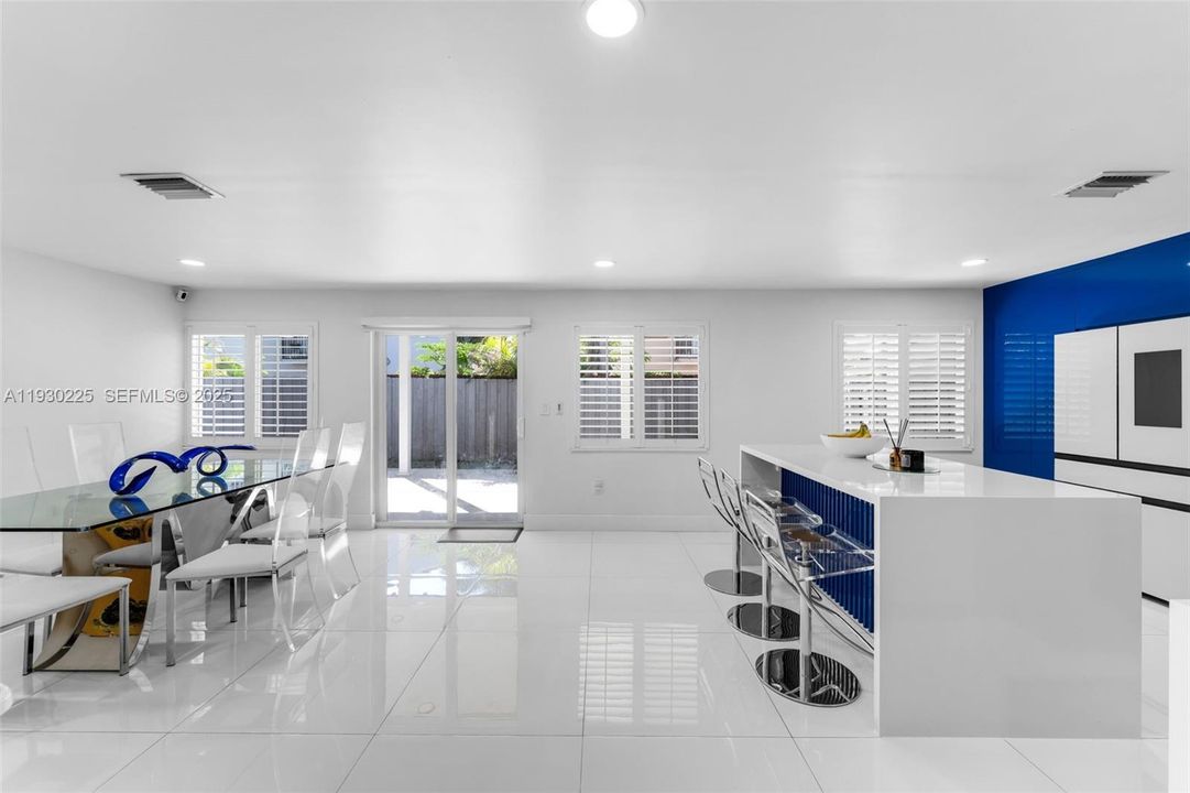 待售: $699,000 (5 贝兹, 4 浴室, 2327 平方英尺)