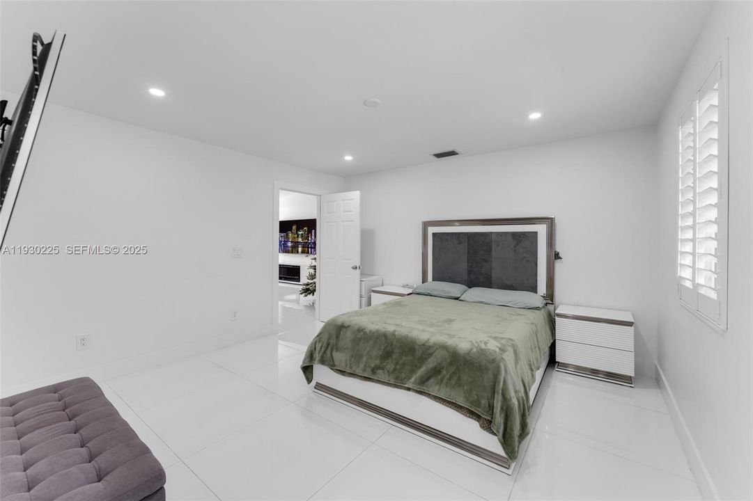 待售: $699,000 (5 贝兹, 4 浴室, 2327 平方英尺)