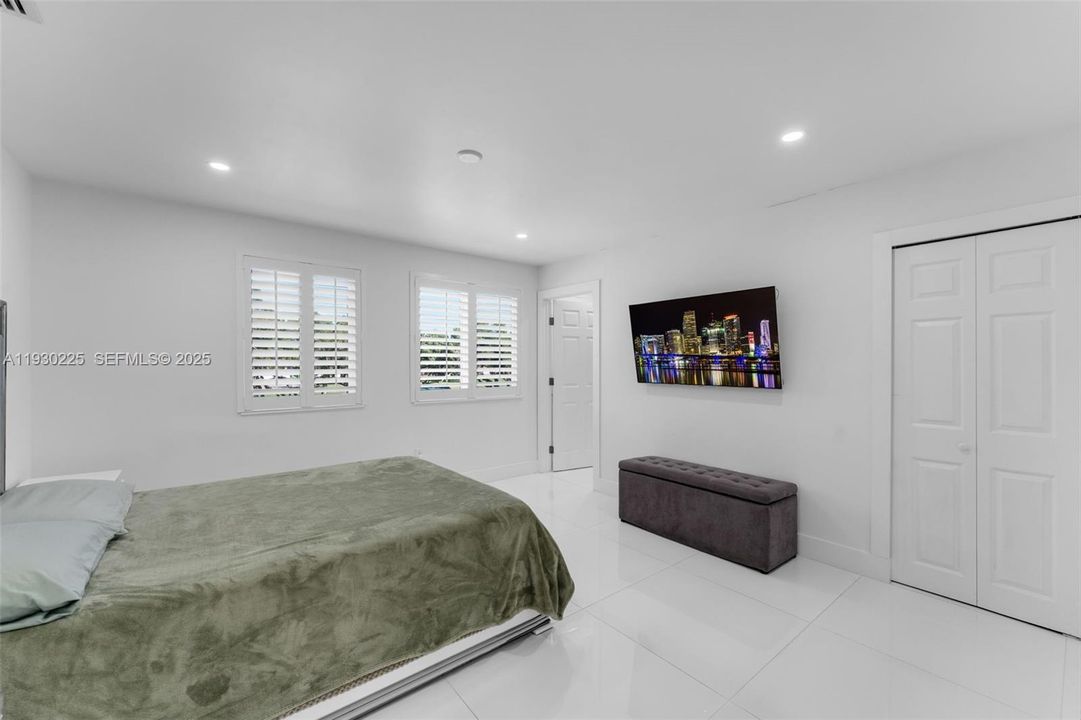 待售: $699,000 (5 贝兹, 4 浴室, 2327 平方英尺)