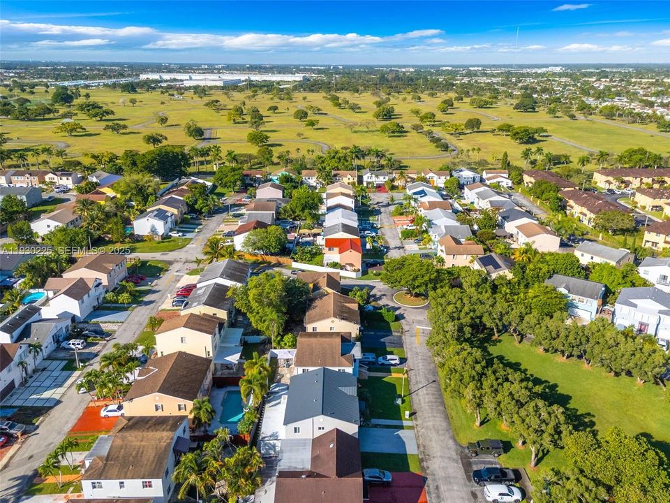 待售: $699,000 (5 贝兹, 4 浴室, 2327 平方英尺)